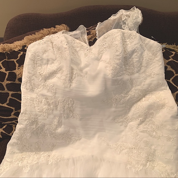 Dresses & Skirts - Front stops at the knee and the back drapes down